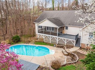 490 W Hunting Ridge Dr, Thomasville, NC 27360