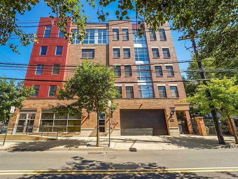 650 2nd St #4G — Photo 24