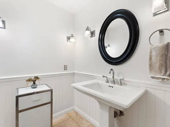 159 Dickenson Ave, Thousand Oaks, CA 91320