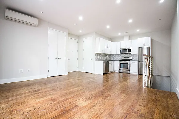 Rented by Nooklyn NYC LLC | media 28