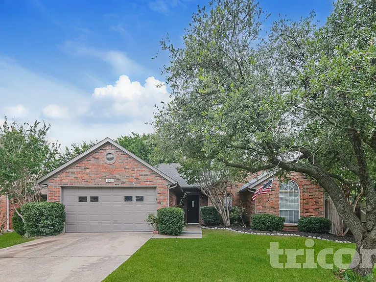 1012 Brookhaven Dr — Photo 1