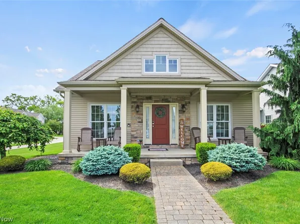 203 Bristol Ln, Columbiana, OH 44408