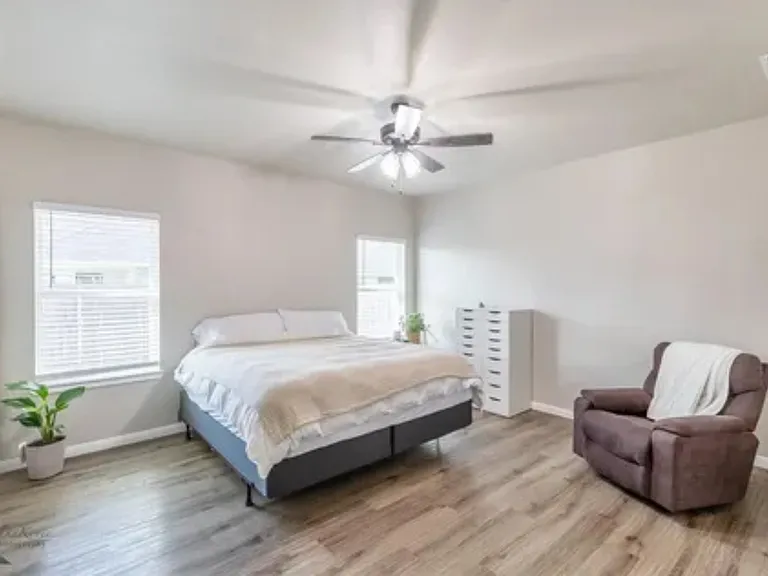 7449 Sleepy Hollow Ln — Photo 10