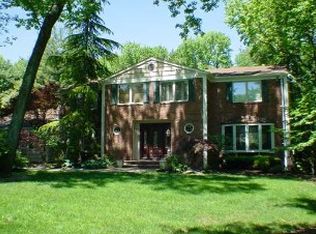 71 Avalon Dr, Colonia, NJ 07067