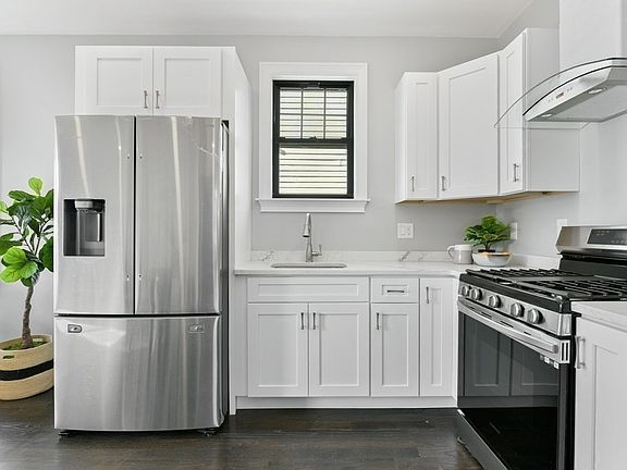 2nd image of 18 Albion St #2