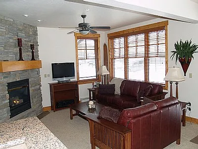 580 Anglers Dr Photo 1