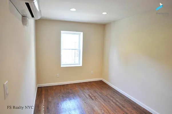 Rented by FirstService Realty (legacy) | media 21
