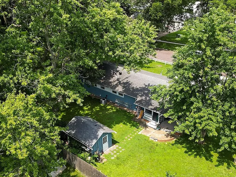 42 W Oak St — Photo 28