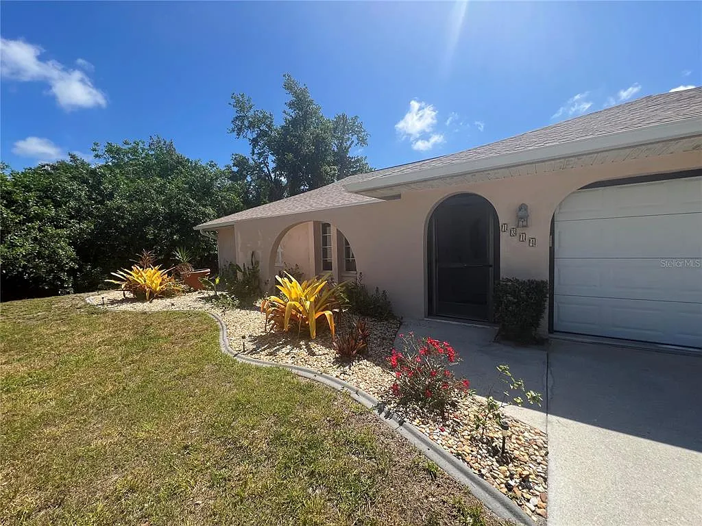3 bed, 2.0 bath, 1783 sqft, $2,300 — Photo 2