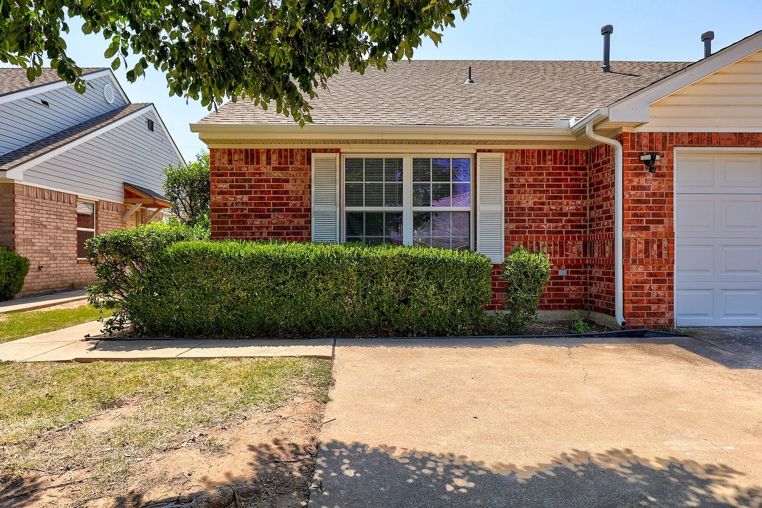 3 bed, 1230 sqft, $1,300 — Photo 2