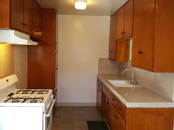4th image of 11922 Manor Dr #Z