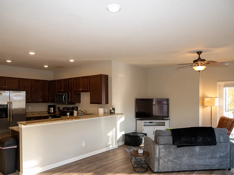 807 1st St SW #203 — Photo 3