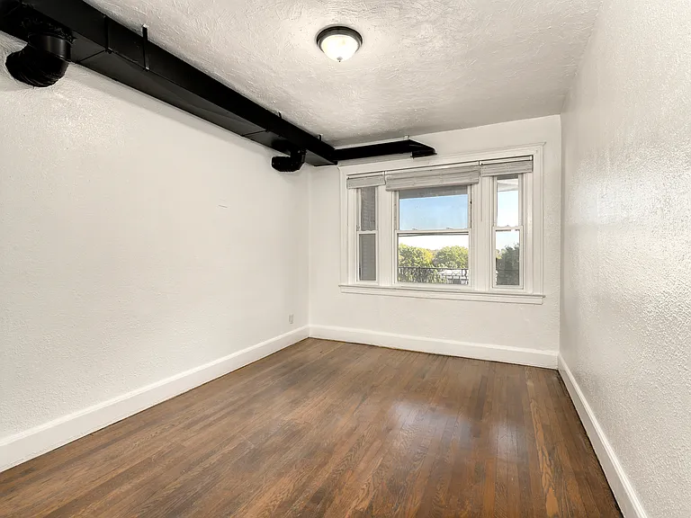 502 Gladstone Blvd #8 — Photo 8