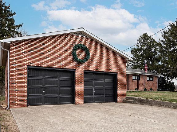 3rd image of 762 Sand Hill Rd