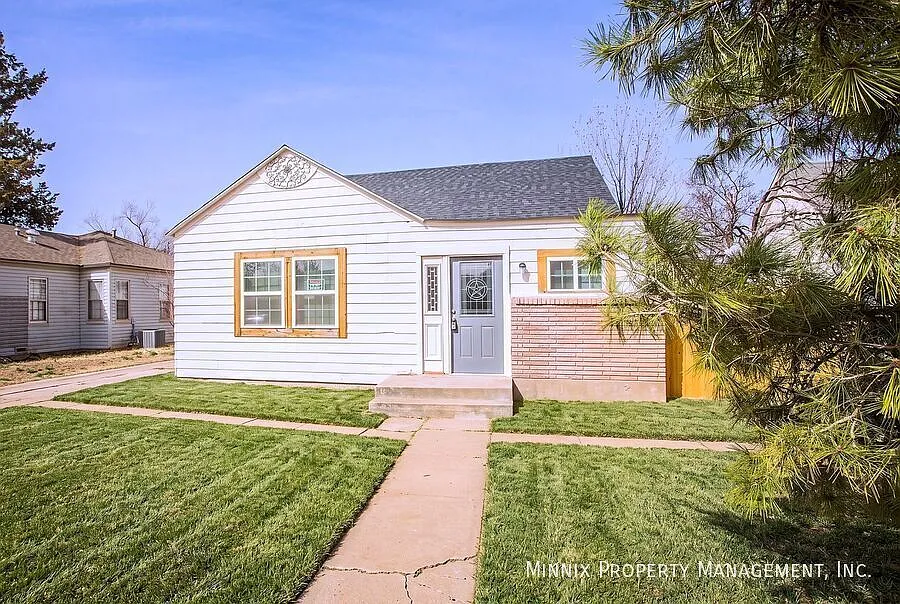 2222 27th St. | 4 Bedroom 2 Bath Near Texas Tech and Park — Photo 3