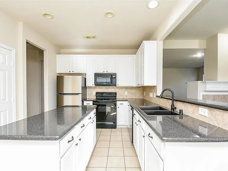 9135 Edgeloch Dr — Photo 15