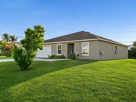 3rd image of 1122 SW Del Rio Boulevard