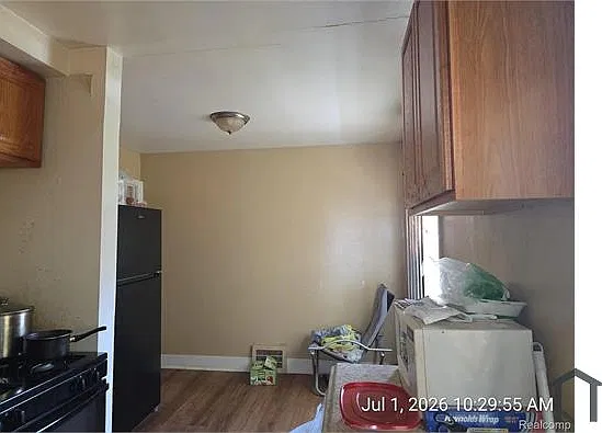 3 bed, 819 sqft, $1,300 — Photo 4