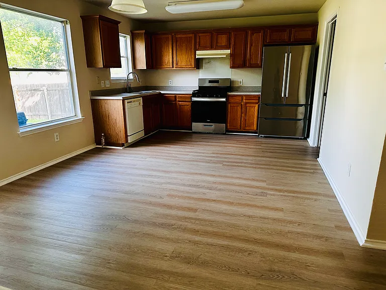 1213 Tudor House Rd — Photo 2