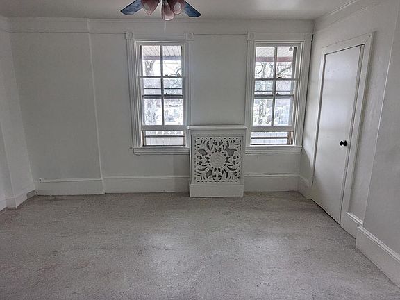 4th image of 506 Bridgeboro St