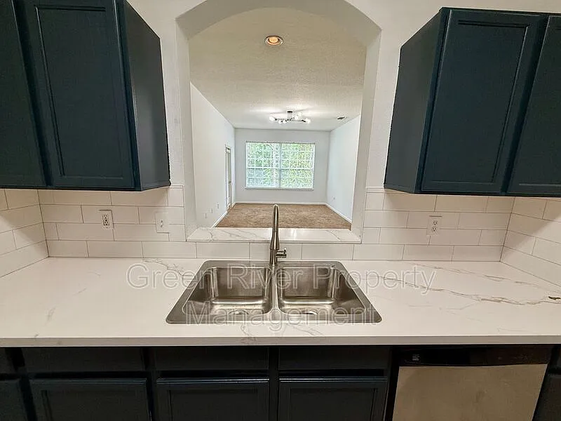 3 bed, 2.0 bath, 1408 sqft, $1,650 — Photo 1