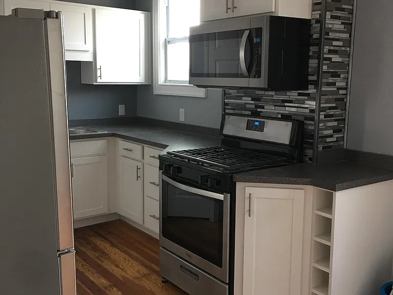 638 Monmouth St #3 — Photo 6