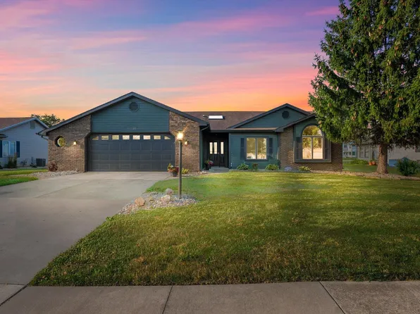 10010 Winding Shores Dr, New Haven, IN 46774