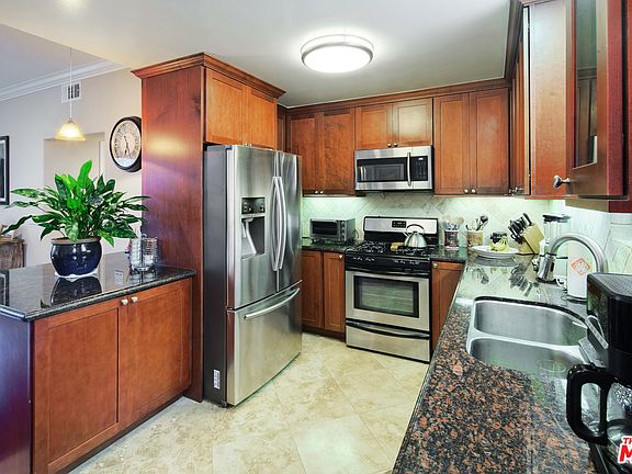 5th image of 11280 La Maida St Unit 403