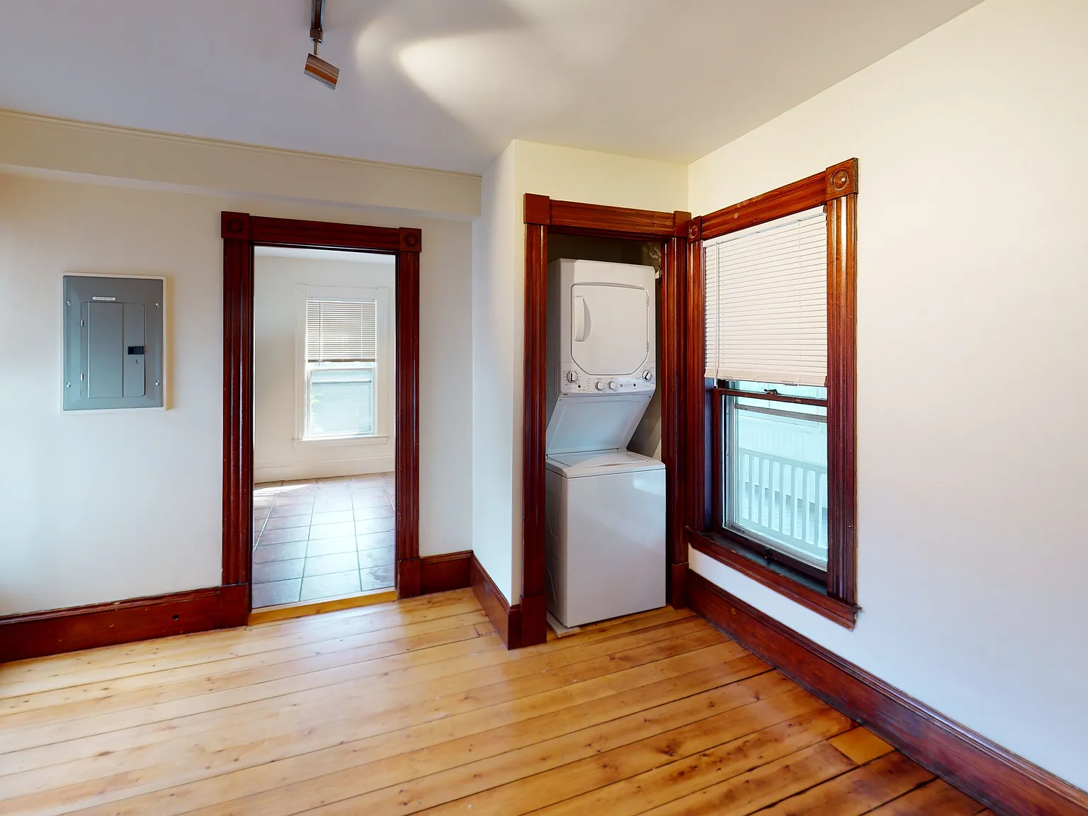 1 bed, 400 sqft, $1,550 — Photo 3