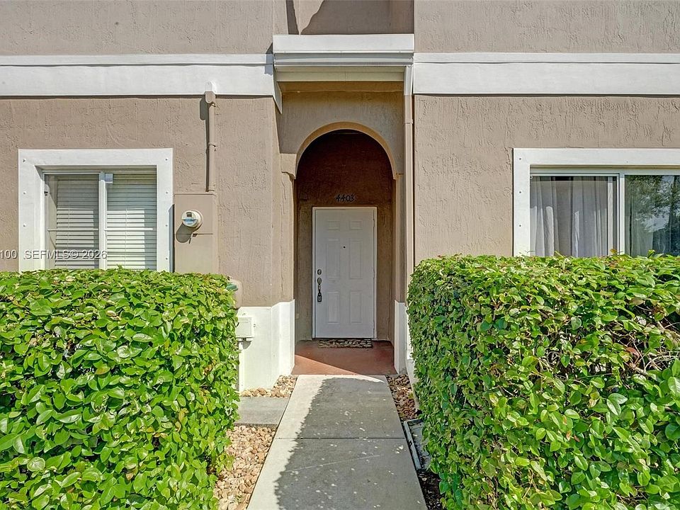 1st image of 4403 Woodland Cir