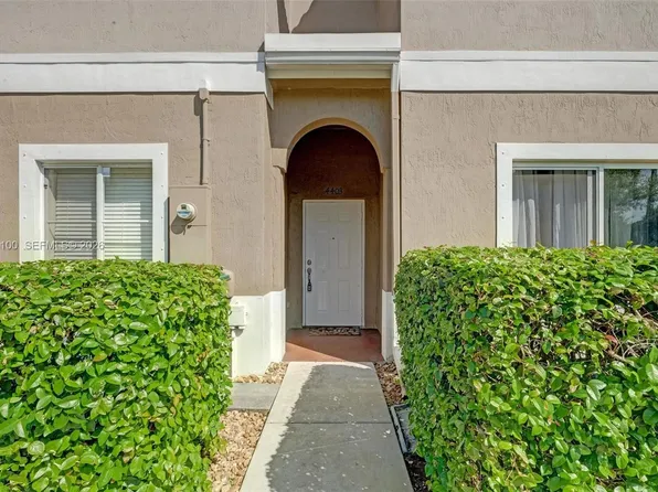 4403 Woodland Cir, Fort Lauderdale, FL 33319