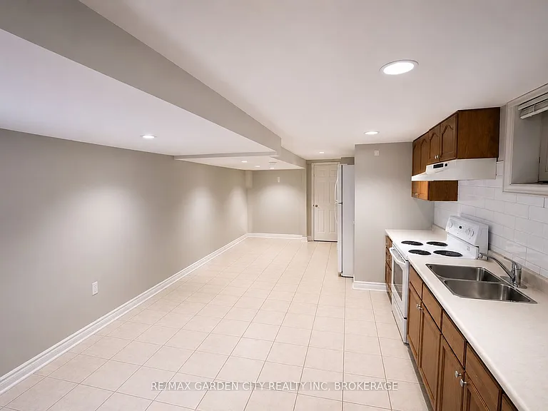 139 South Dr — Photo 8