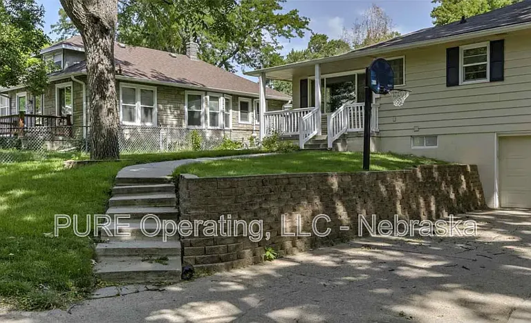 7764 Maywood St — Photo 2