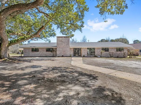 12713 Cambridge Blvd, Ocean Springs, MS 39564