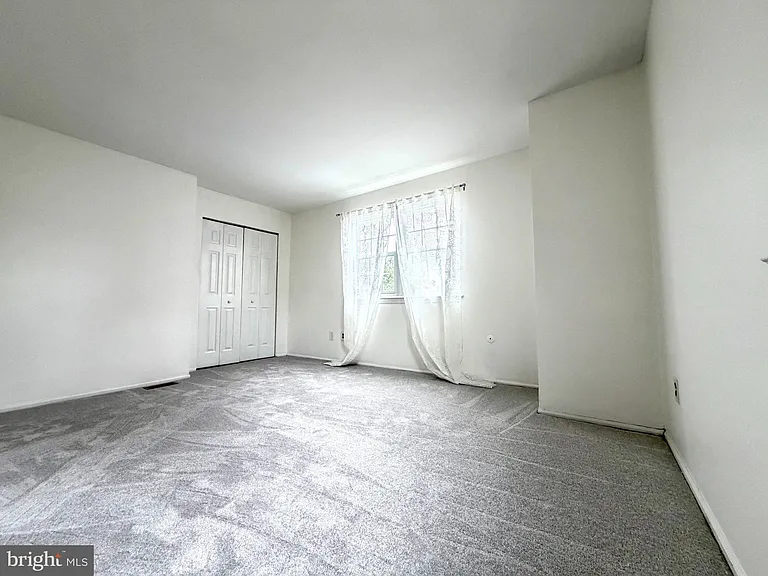 422 Village Ln — Photo 16