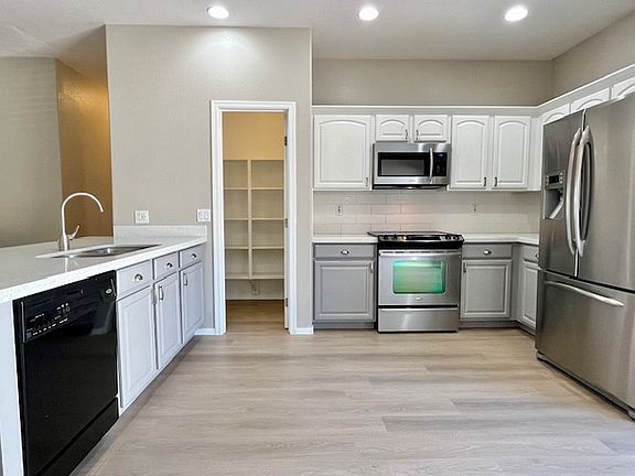 4th image of 2642 W Silver Creek Ln