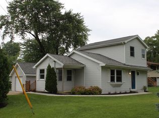 114 Hilltop Ave, McHenry, IL 60050