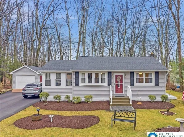 1249 Lexington Ave, Pocono Summit, PA 18346