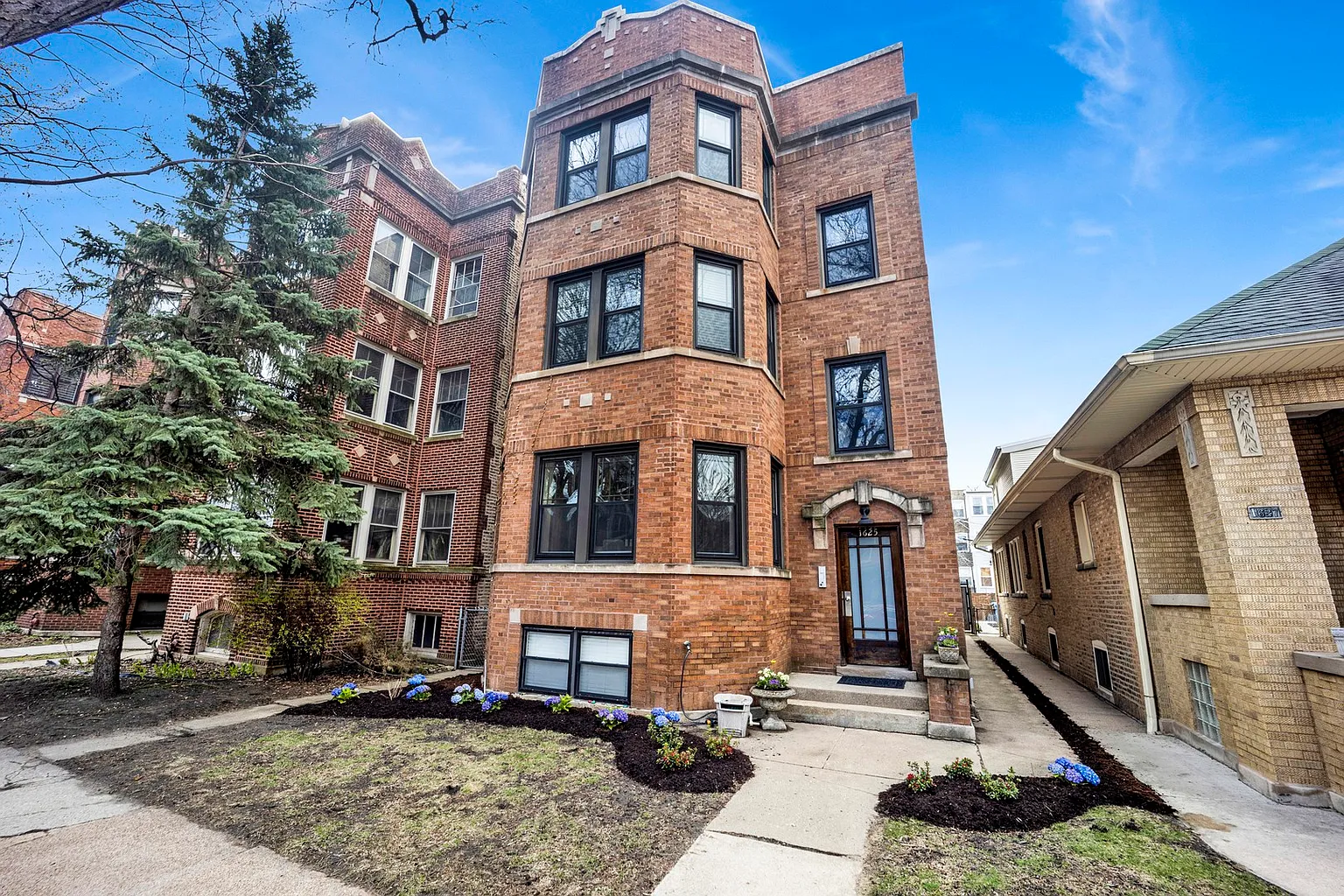 1625 W Catalpa Ave #1 photo 1