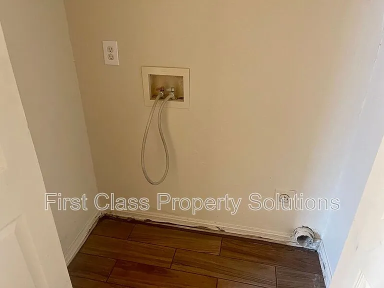 1132 N Gardner Ave — Photo 10