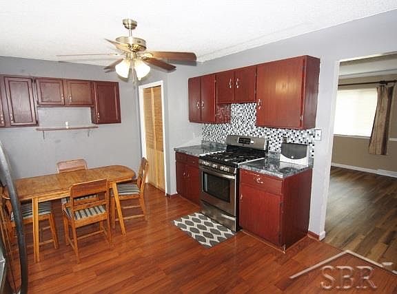 3rd image of 2101 W Stoker Dr