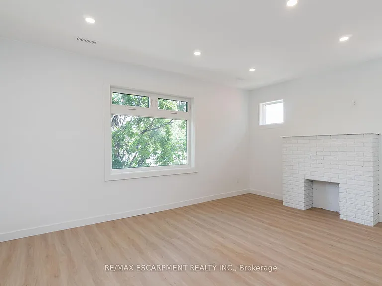 127 Victoria Ave S #6 — Photo 17