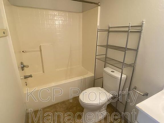 5th image of 907 1/2 N 41st St