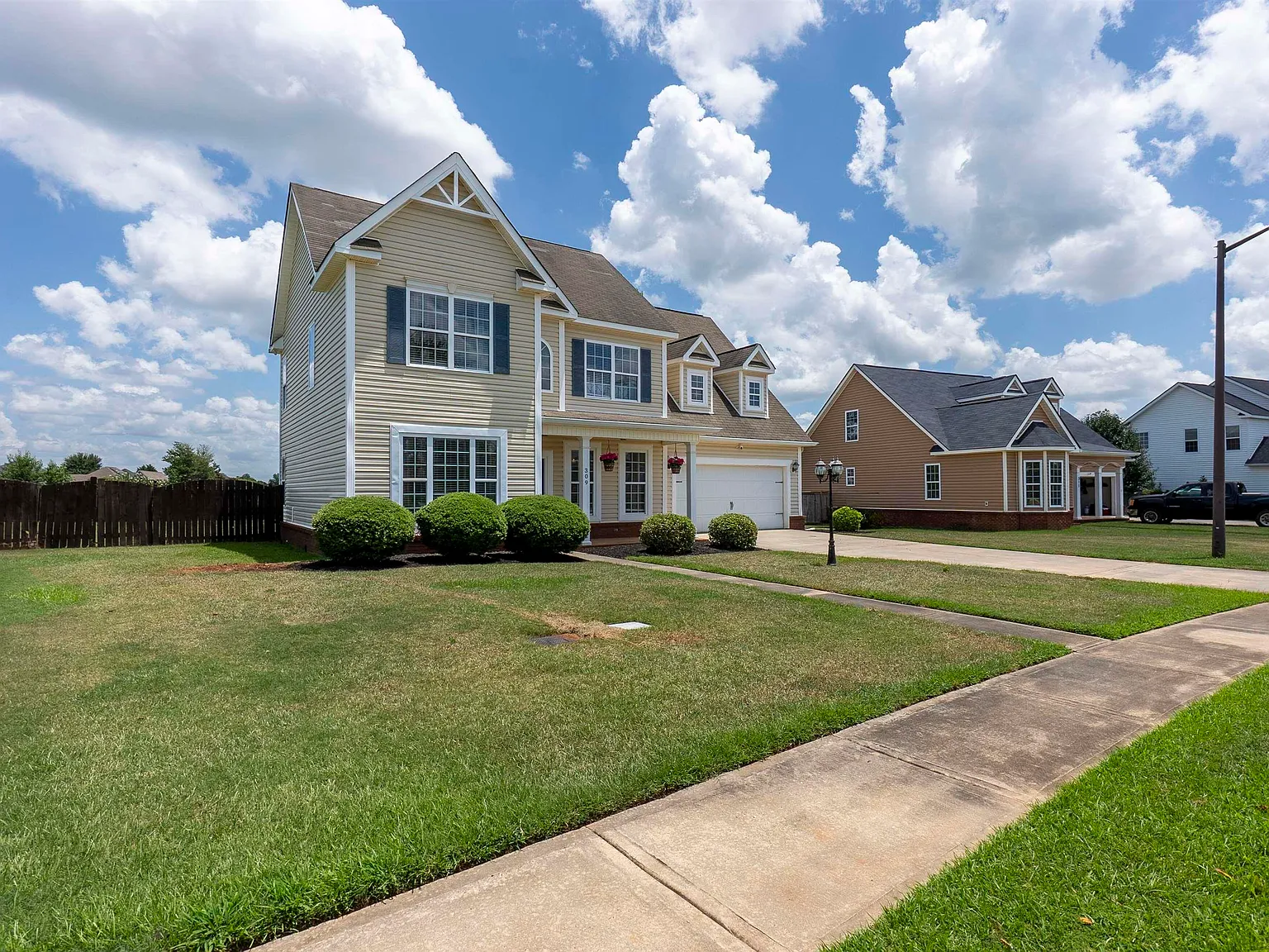 4 bed, 2.5 bath, 1984 sqft, $4,995 — Photo 4