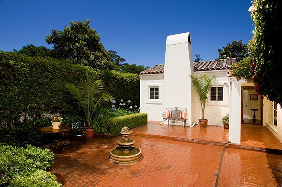 Charming entry courtyard