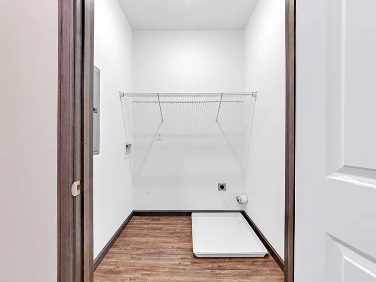 Hutchison Place Apartments — Photo 13