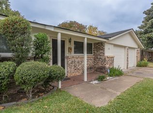 1121 Belle St, Bedford, TX 76022