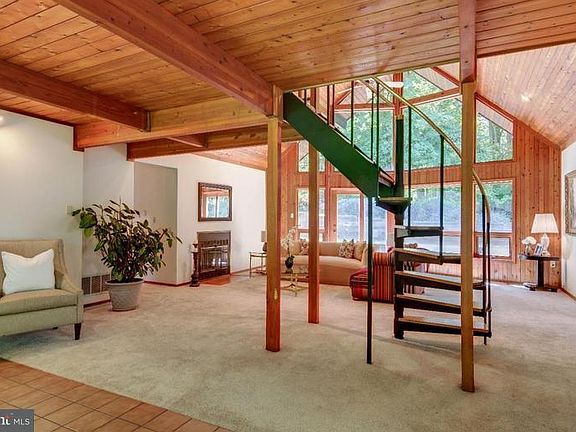 4th image of 602 Featherbed Ln