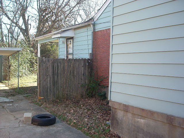 2nd image of 996 Brower St