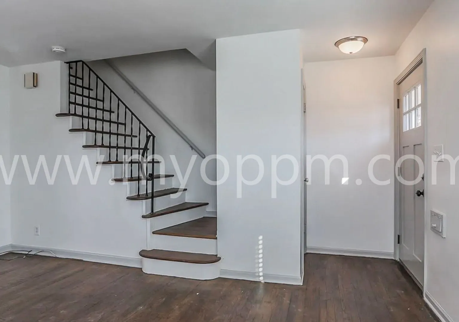 Mikulin 4360 Davenport St — Photo 3